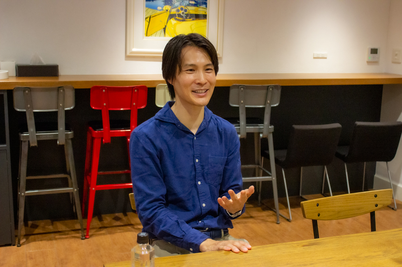 インタビューに答える高嶋幸太さん