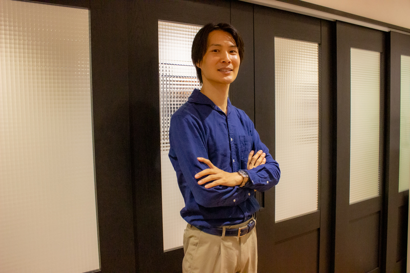 インタビューに答える高嶋幸太さん